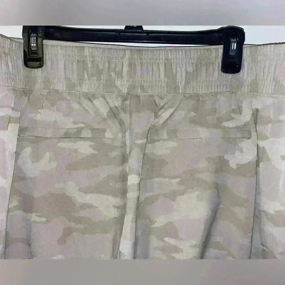 Athleta tan camo black print Brooklyn joggers size 18 - Picture 3 of 6